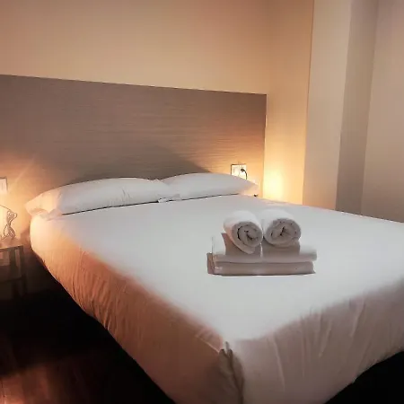 2a. Dos Y Balcones En El Casco Viejo. Apartmán *