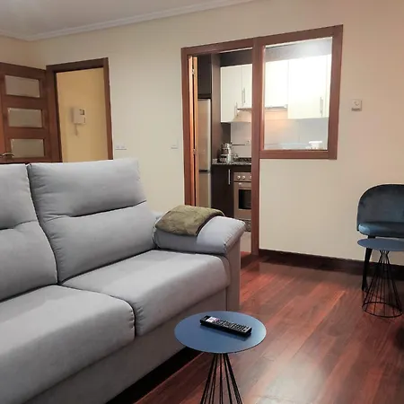 2a. Dos Y Balcones En El Casco Viejo. أورينس